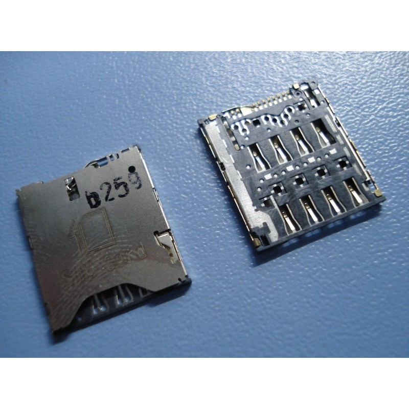 Cititor SIM HTC One
